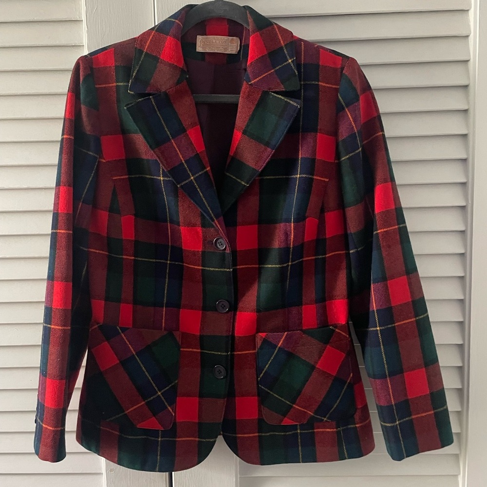 Gorgeous vintage Pendleton plaid pantsuit size 14 waist 15” pit to pit appx 20”